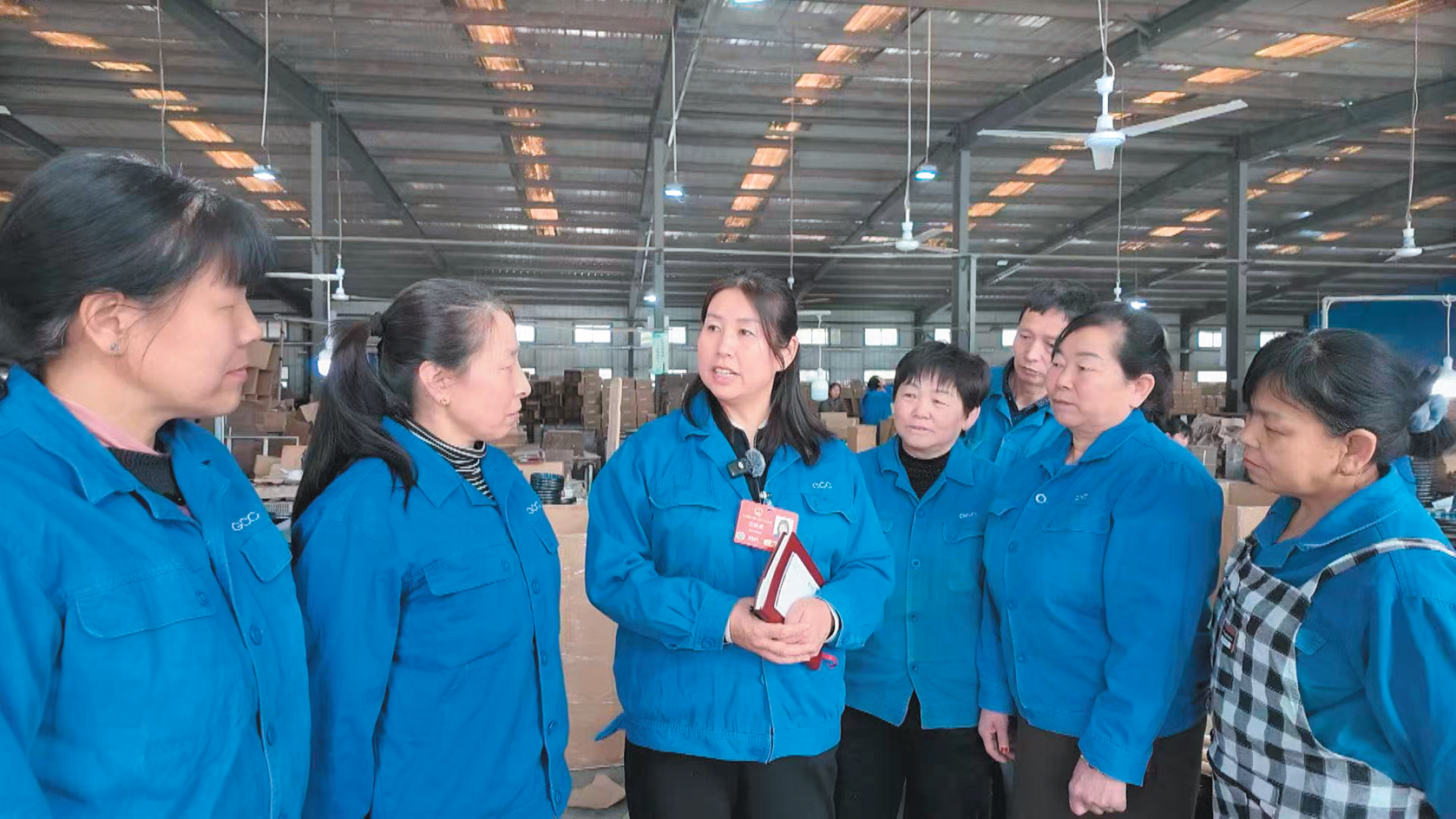 立足岗位 实干笃行 为创新发展争光彩——全国人大代表范银莲宣讲“两会”精神凝聚奋进力量